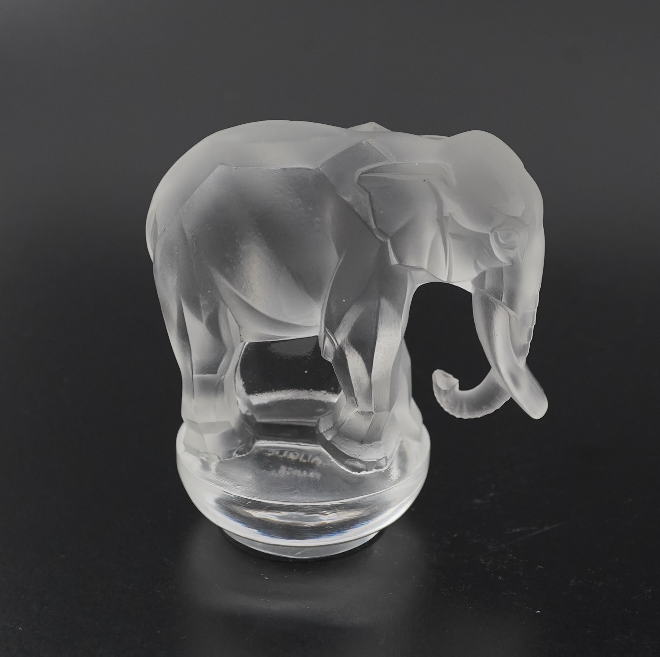 Lalique: A 'Toby Éléphant' presse-papiers/paperweight